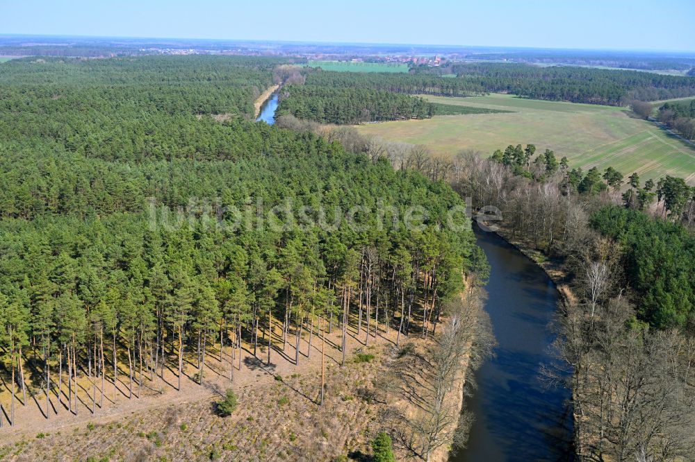 Eldena aus der Vogelperspektive: Kanalverlauf und Uferbereiche des Verbindungskanales MEW Müritz- Elde- Wasserstraße in Eldena im Bundesland Mecklenburg-Vorpommern, Deutschland