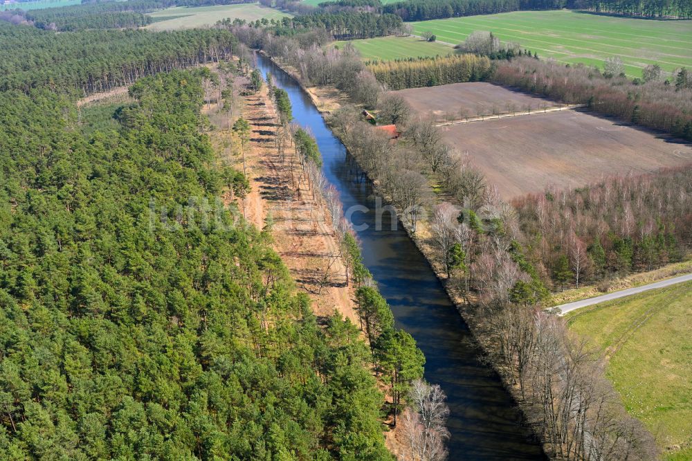 Luftaufnahme Eldena - Kanalverlauf und Uferbereiche des Verbindungskanales MEW Müritz- Elde- Wasserstraße in Eldena im Bundesland Mecklenburg-Vorpommern, Deutschland