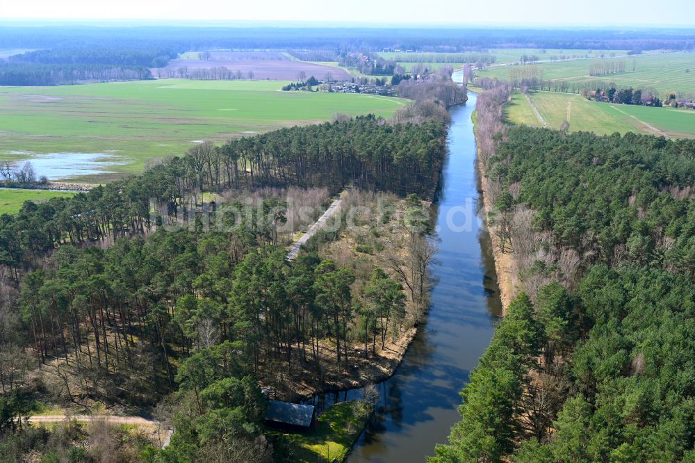 Eldena von oben - Kanalverlauf und Uferbereiche des Verbindungskanales MEW Müritz- Elde- Wasserstraße in Eldena im Bundesland Mecklenburg-Vorpommern, Deutschland