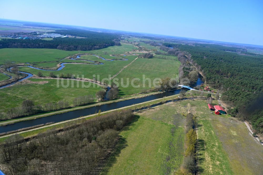 Luftbild Fresenbrügge - Kanalverlauf und Uferbereiche des Verbindungskanales MEW Müritz- Elde- Wasserstraße in Fresenbrügge im Bundesland Mecklenburg-Vorpommern, Deutschland