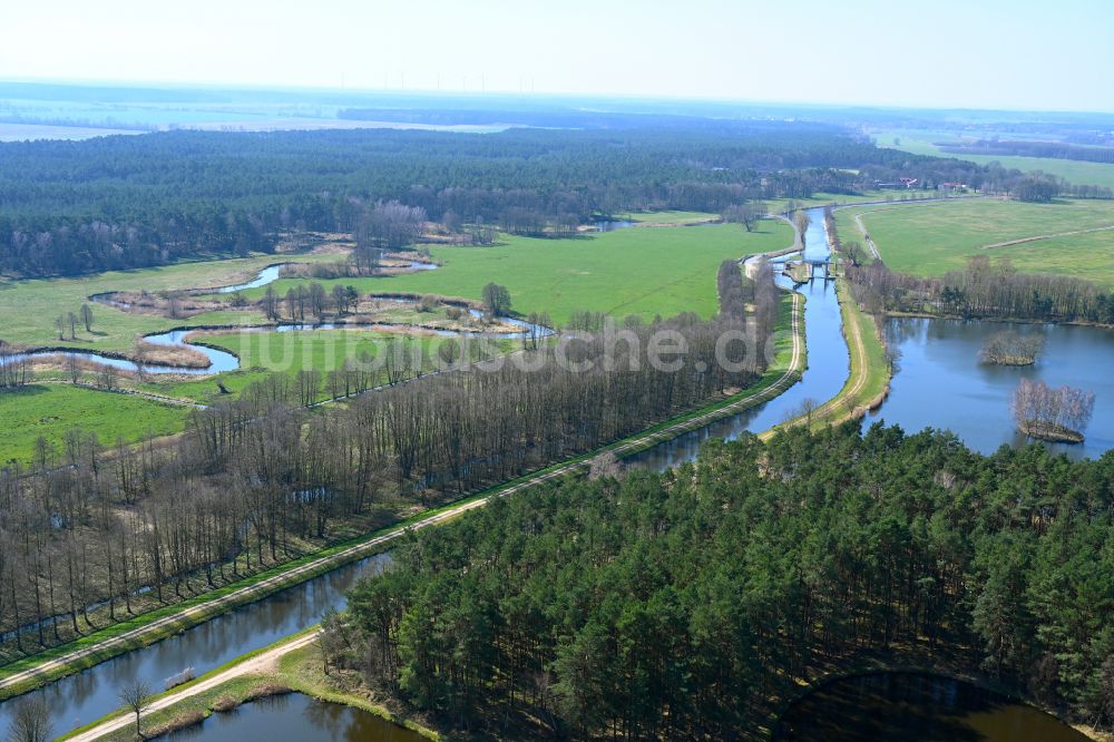 Luftbild Fresenbrügge - Kanalverlauf und Uferbereiche des Verbindungskanales MEW Müritz- Elde- Wasserstraße in Fresenbrügge im Bundesland Mecklenburg-Vorpommern, Deutschland