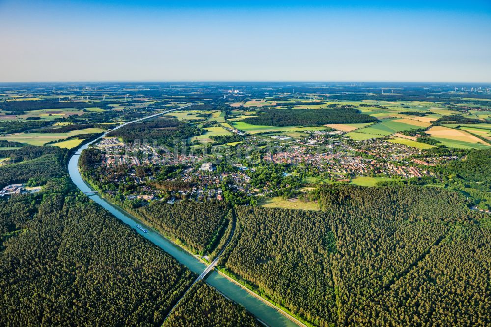 Bad Bevensen von oben - Kanalverlauf und Uferbereiche des Verbindungskanales Mittellandkanal in Bad Bevensen im Bundesland Niedersachsen, Deutschland