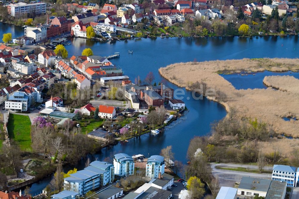 Luftbild Brandenburg an der Havel - Kanalverlauf und Uferbereiche der Wasserstraße der Binnenschiffahrt Brandenburger Stadtkanal in Brandenburg an der Havel im Bundesland Brandenburg, Deutschland