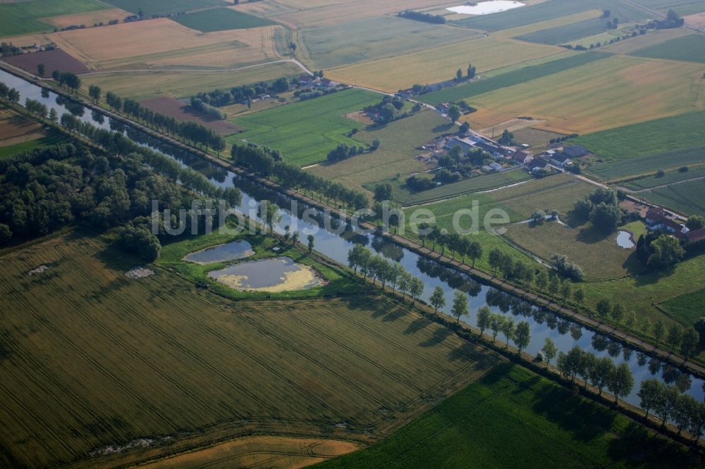 Luftaufnahme Lille - Kanalverlauf und Uferbereiche der Wasserstraße der Binnenschiffahrt Canal de la Haute Colme in Lille in Nord-Pas-de-Calais Picardie, Frankreich