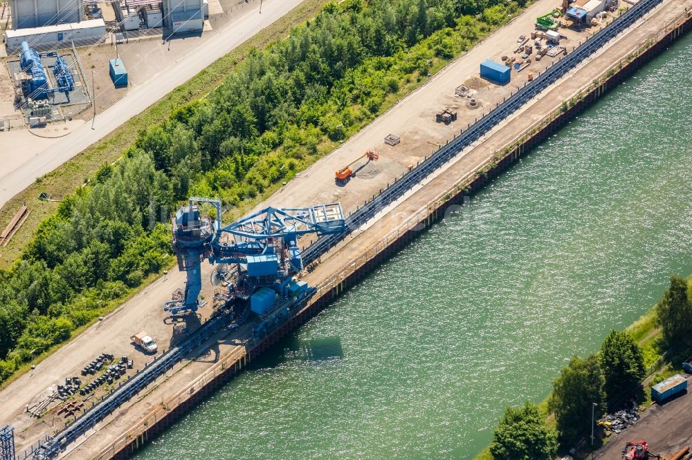 Luftaufnahme Datteln - Kanalverlauf und Uferbereiche der Wasserstraße der Binnenschiffahrt Dortmund-Ems-Kanal in Datteln im Bundesland Nordrhein-Westfalen, Deutschland