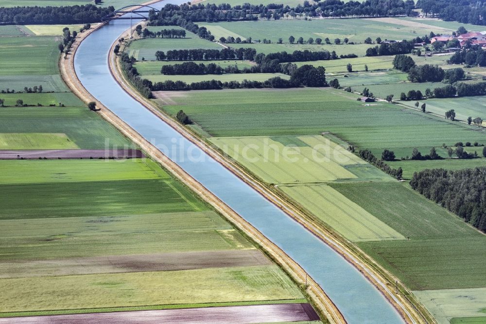 Schönewörde aus der Vogelperspektive: Kanalverlauf und Uferbereiche der Wasserstraße der Binnenschiffahrt des Elbe Seitenkanals in Schönewörde im Bundesland Niedersachsen, Deutschland