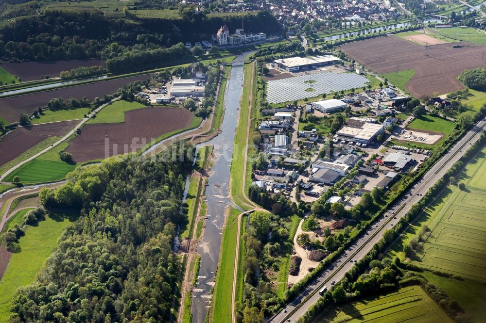 Riegel am Kaiserstuhl von oben - Kanalverlauf und Uferbereiche der Wasserstraße der Binnenschiffahrt der Elz in Riegel am Kaiserstuhl im Bundesland Baden-Württemberg