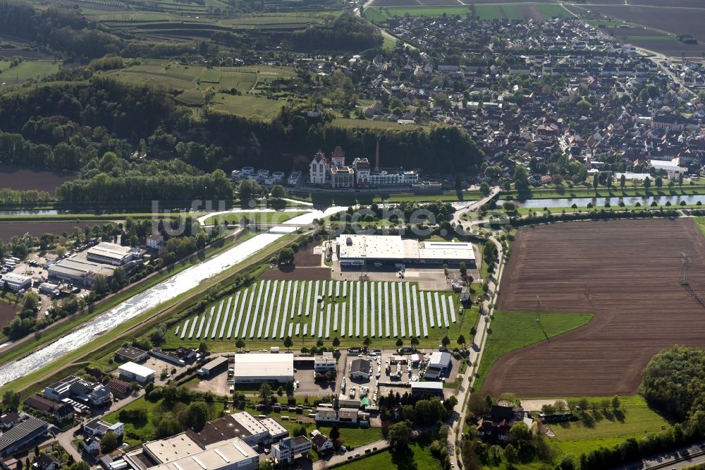 Riegel am Kaiserstuhl aus der Vogelperspektive: Kanalverlauf und Uferbereiche der Wasserstraße der Binnenschiffahrt der Elz in Riegel am Kaiserstuhl im Bundesland Baden-Württemberg