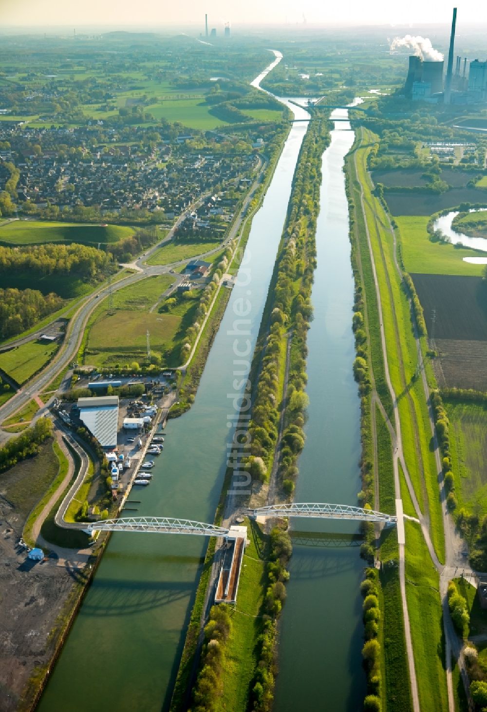 Luftaufnahme Hamm - Kanalverlauf und Uferbereiche der Wasserstraße der Binnenschiffahrt entlang der Lippe in Hamm im Bundesland Nordrhein-Westfalen