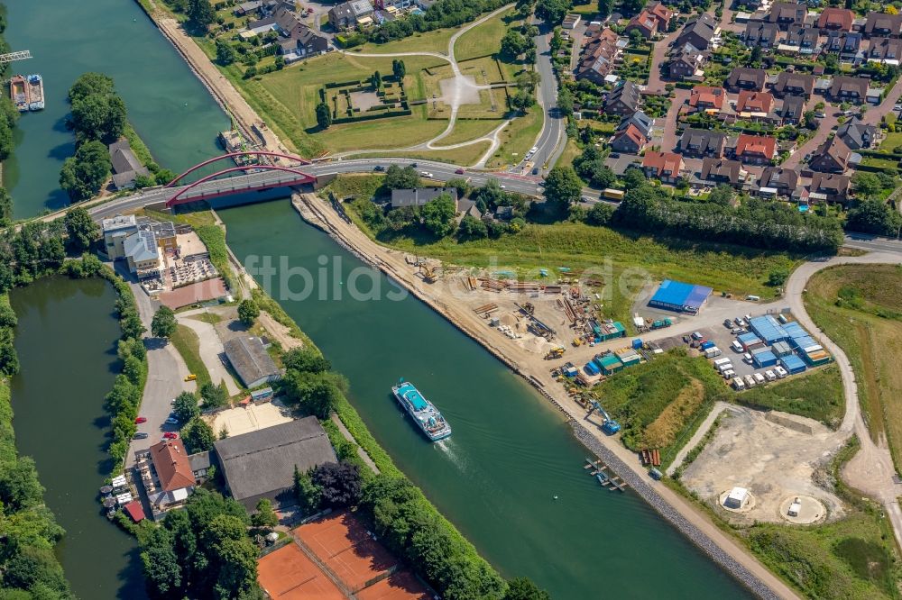 Castrop-Rauxel aus der Vogelperspektive: Kanalverlauf und Uferbereiche der Wasserstraße der Binnenschiffahrt am Kanalknoten Rhein-Herne-Kanal - Emscherdüker in Castrop-Rauxel im Bundesland Nordrhein-Westfalen, Deutschland