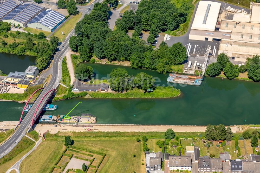 Castrop-Rauxel von oben - Kanalverlauf und Uferbereiche der Wasserstraße der Binnenschiffahrt am Kanalknoten Rhein-Herne-Kanal - Emscherdüker in Castrop-Rauxel im Bundesland Nordrhein-Westfalen, Deutschland