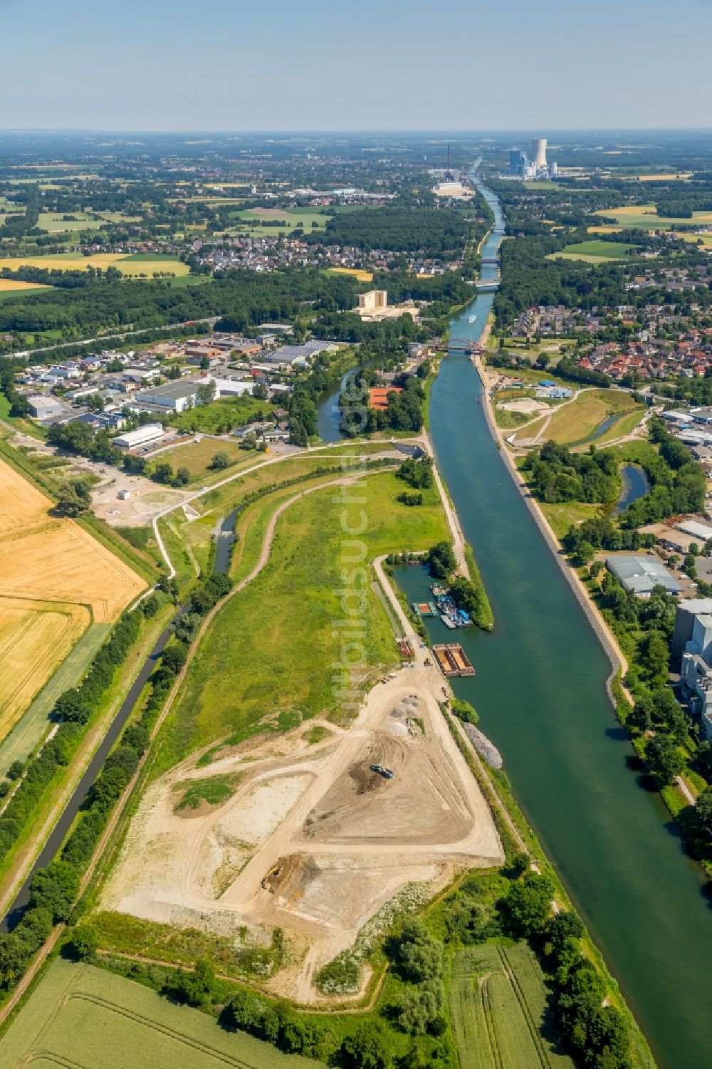 Castrop-Rauxel von oben - Kanalverlauf und Uferbereiche der Wasserstraße der Binnenschiffahrt am Kanalknoten Rhein-Herne-Kanal - Emscherdüker in Castrop-Rauxel im Bundesland Nordrhein-Westfalen, Deutschland