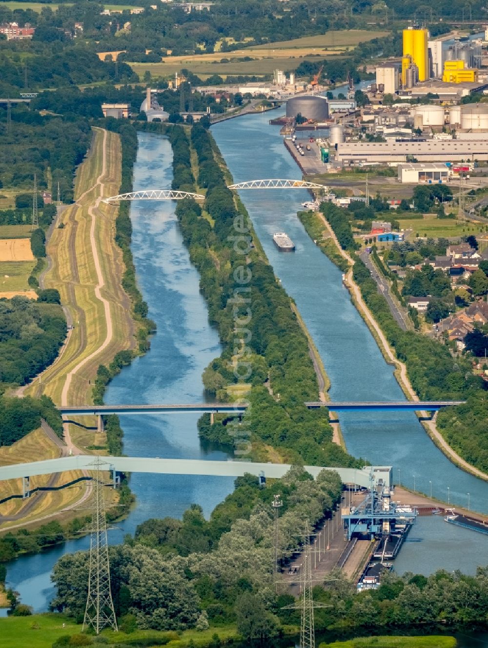 Luftaufnahme Hamm - Kanalverlauf und Uferbereiche der Wasserstraße der Binnenschiffahrt der Lippe in Hamm im Bundesland Nordrhein-Westfalen - NRW, Deutschland