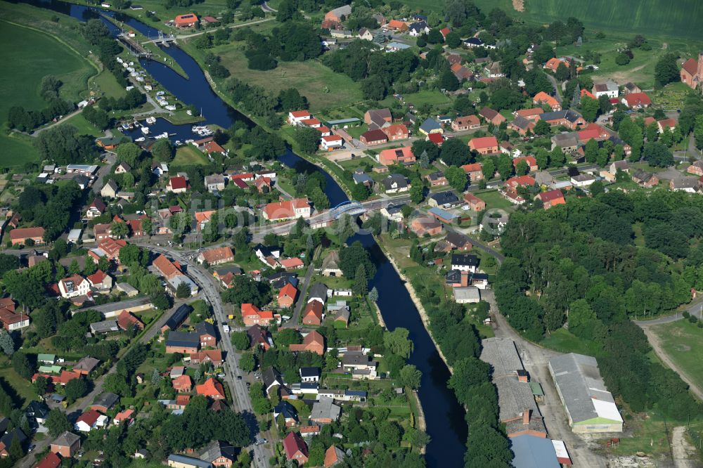 Luftbild Eldena - Kanalverlauf und Uferbereiche der Wasserstraße der Binnenschiffahrt MEW Müritz-Elde-Wasserstraße in Eldena im Bundesland Mecklenburg-Vorpommern, Deutschland