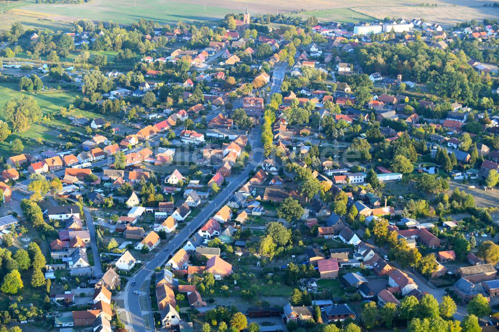 Eldena von oben - Kanalverlauf und Uferbereiche der Wasserstraße der Binnenschiffahrt MEW Müritz-Elde-Wasserstraße in Eldena im Bundesland Mecklenburg-Vorpommern, Deutschland