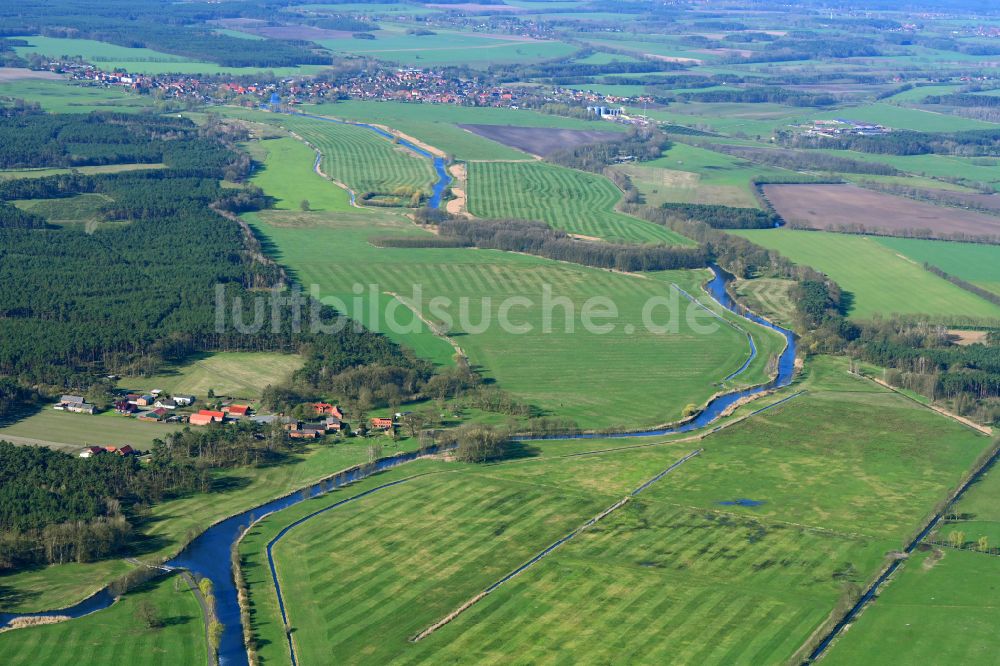 Luftaufnahme Krohn - Kanalverlauf und Uferbereiche der Wasserstraße der Binnenschiffahrt MEW Müritz-Elde-Wasserstraße in Krohn im Bundesland Mecklenburg-Vorpommern, Deutschland