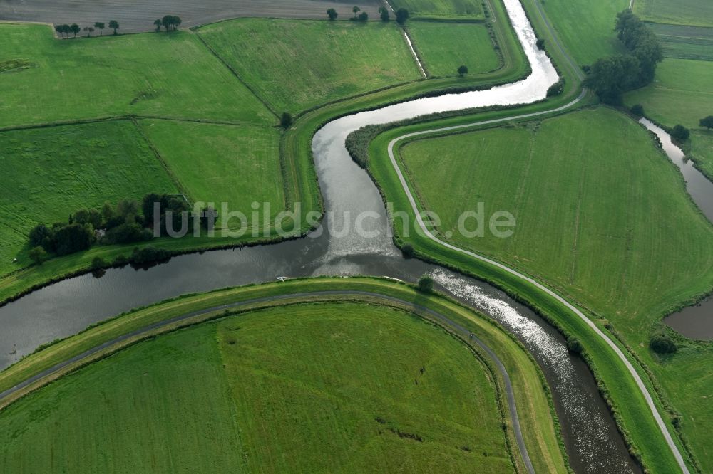 Detern aus der Vogelperspektive: Kanalverlauf und Uferbereiche der Wasserstraße der Binnenschiffahrt Nordloher-Barßeler Tief an der Mündung zum Dreyschloot in Detern im Bundesland Niedersachsen