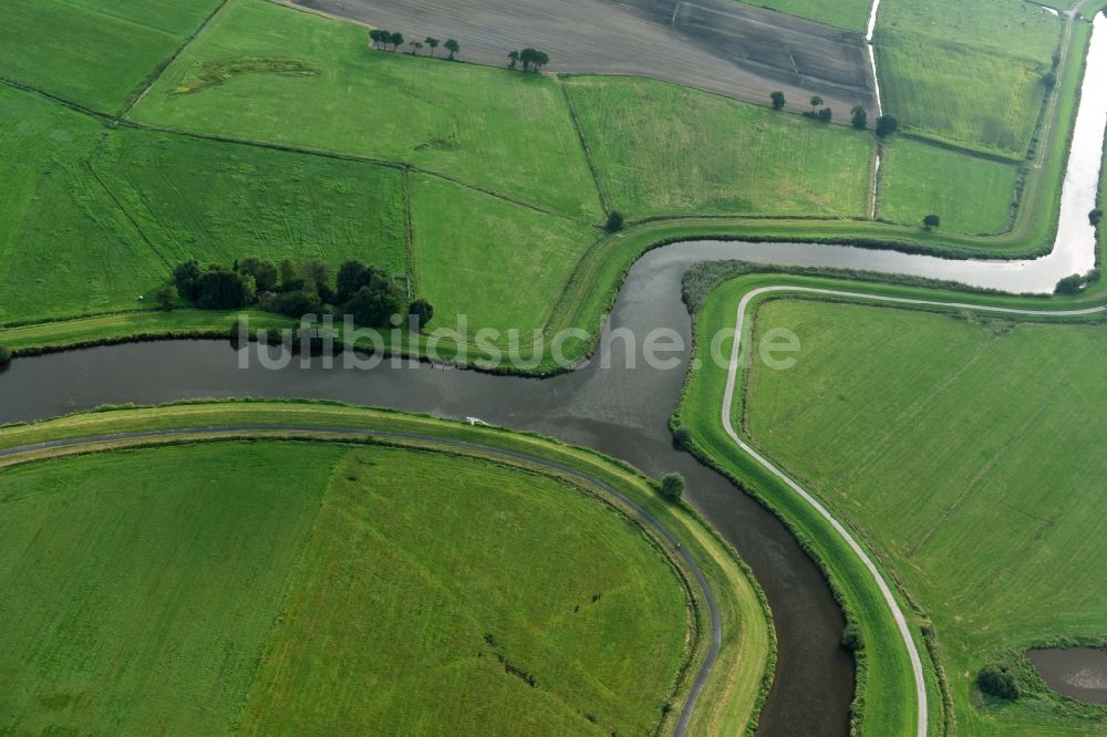 Luftaufnahme Detern - Kanalverlauf und Uferbereiche der Wasserstraße der Binnenschiffahrt Nordloher-Barßeler Tief an der Mündung zum Dreyschloot in Detern im Bundesland Niedersachsen