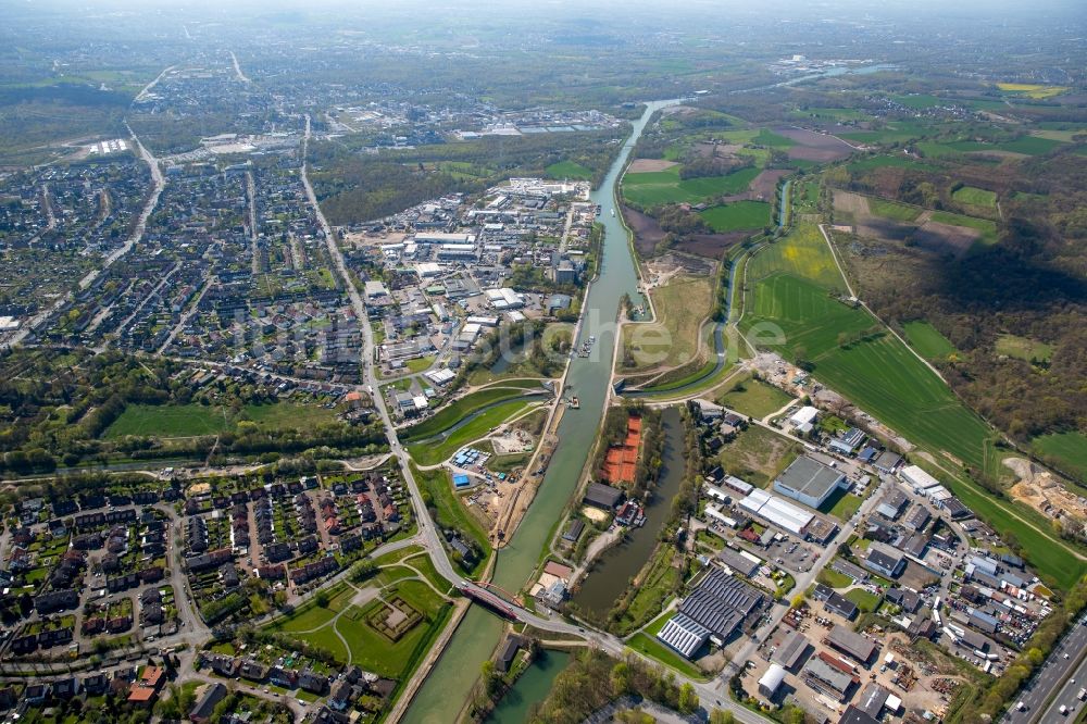 Luftaufnahme Castrop-Rauxel - Kanalverlauf und Uferbereiche der Wasserstraße der Binnenschiffahrt Rhein-Herne-Kanal in Castrop-Rauxel im Bundesland Nordrhein-Westfalen