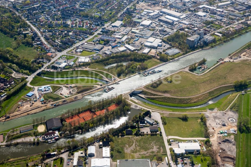 Castrop-Rauxel aus der Vogelperspektive: Kanalverlauf und Uferbereiche der Wasserstraße der Binnenschiffahrt Rhein-Herne-Kanal in Castrop-Rauxel im Bundesland Nordrhein-Westfalen