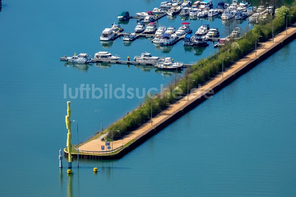 Herne von oben - Kanalverlauf und Uferbereiche der Wasserstraße der Binnenschiffahrt Rhein-Herne-kanal in Herne im Bundesland Nordrhein-Westfalen