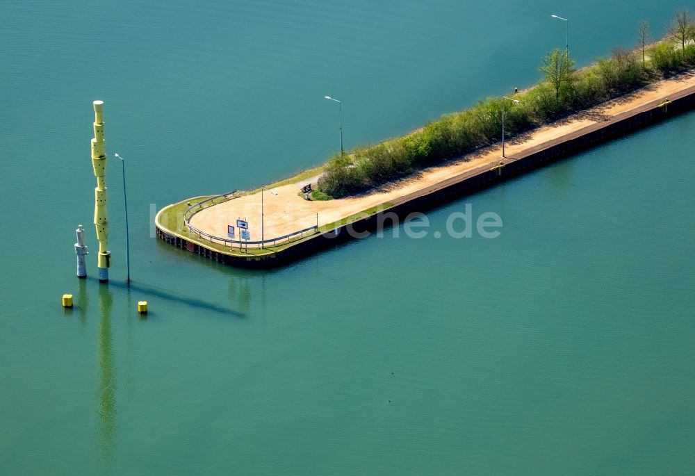 Herne aus der Vogelperspektive: Kanalverlauf und Uferbereiche der Wasserstraße der Binnenschiffahrt Rhein-Herne-kanal in Herne im Bundesland Nordrhein-Westfalen