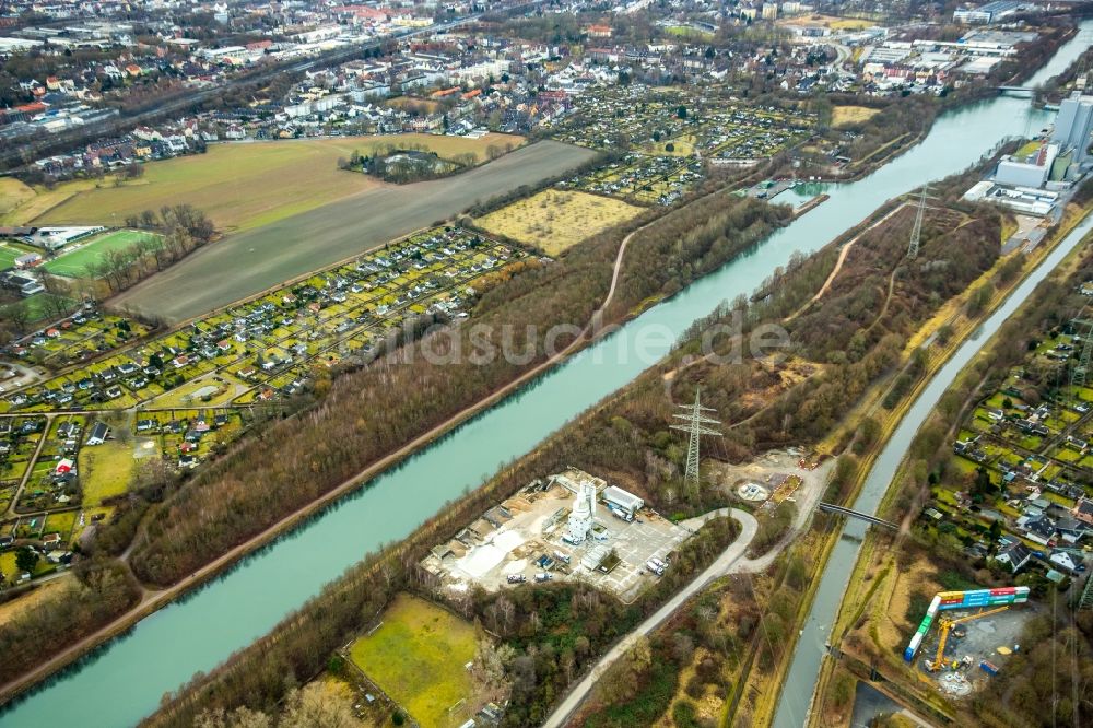 Luftaufnahme Herne - Kanalverlauf und Uferbereiche der Wasserstraße der Binnenschiffahrt des Rhein-Herne-Kanal in Herne im Bundesland Nordrhein-Westfalen