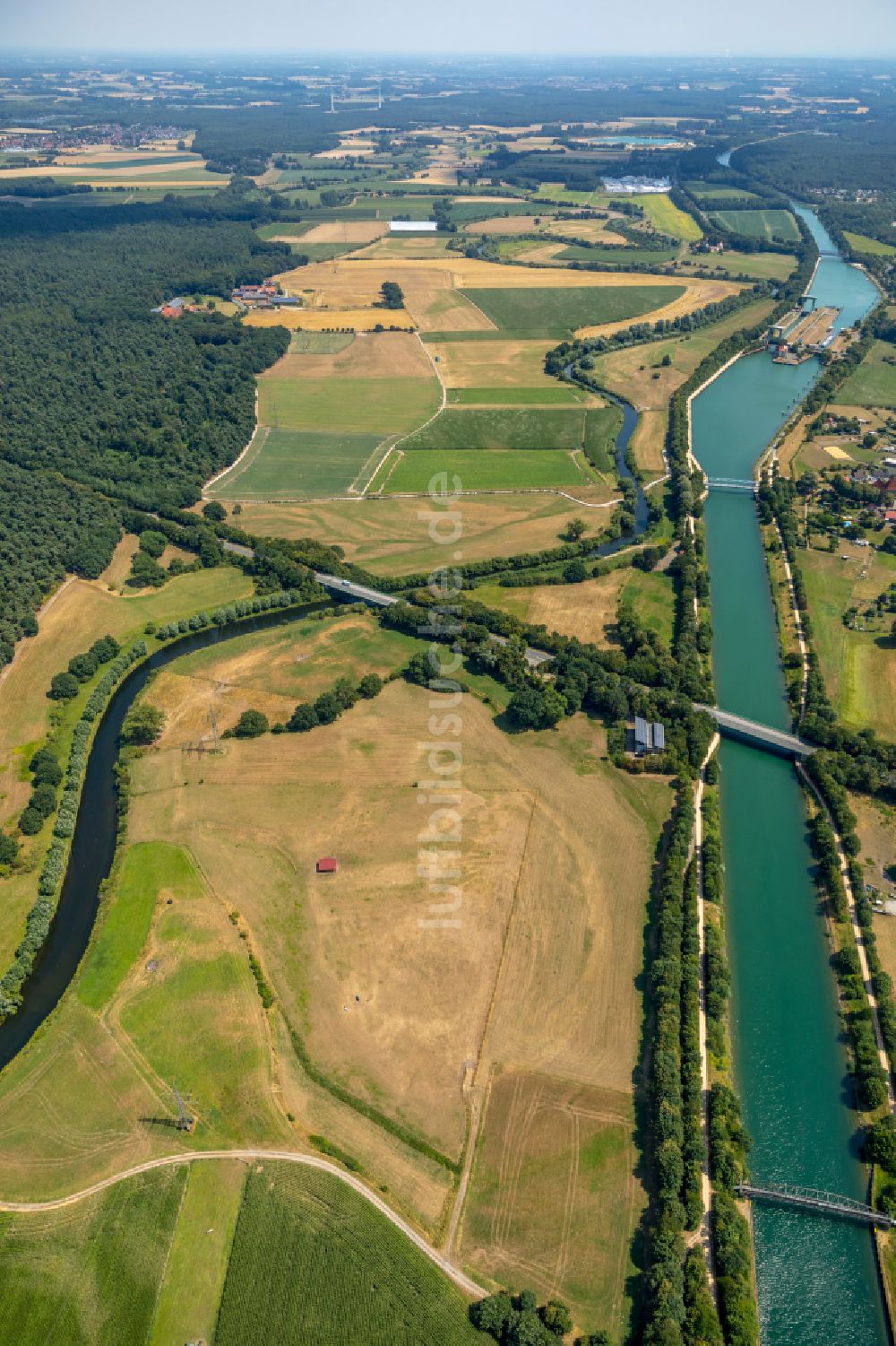 Luftaufnahme Flaesheim - Kanalverlauf und Uferbereiche der Wasserstraße der Binnenschiffahrt am Wesel-Datteln-Kanal in Flaesheim im Bundesland Nordrhein-Westfalen, Deutschland