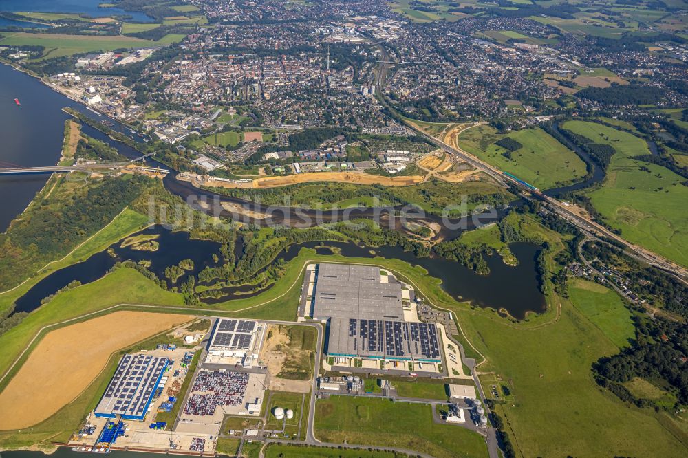 Voerde (Niederrhein) von oben - Kanalverlauf und Uferbereiche der Wasserstraße der Binnenschiffahrt des Wesel-Datteln-Kanal in Voerde (Niederrhein) im Bundesland Nordrhein-Westfalen - NRW, Deutschland