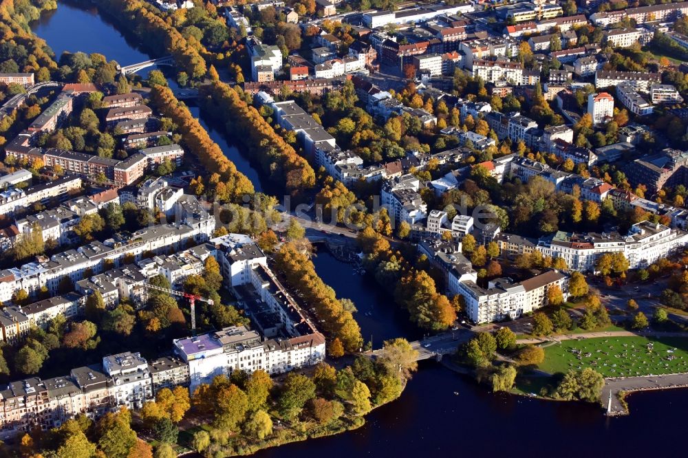 Luftaufnahme Hamburg - Kanalverlauf und Uferbereiche der Wasserstraße Mundsburger Kanal im Ortsteil Mundsburg in Hamburg, Deutschland