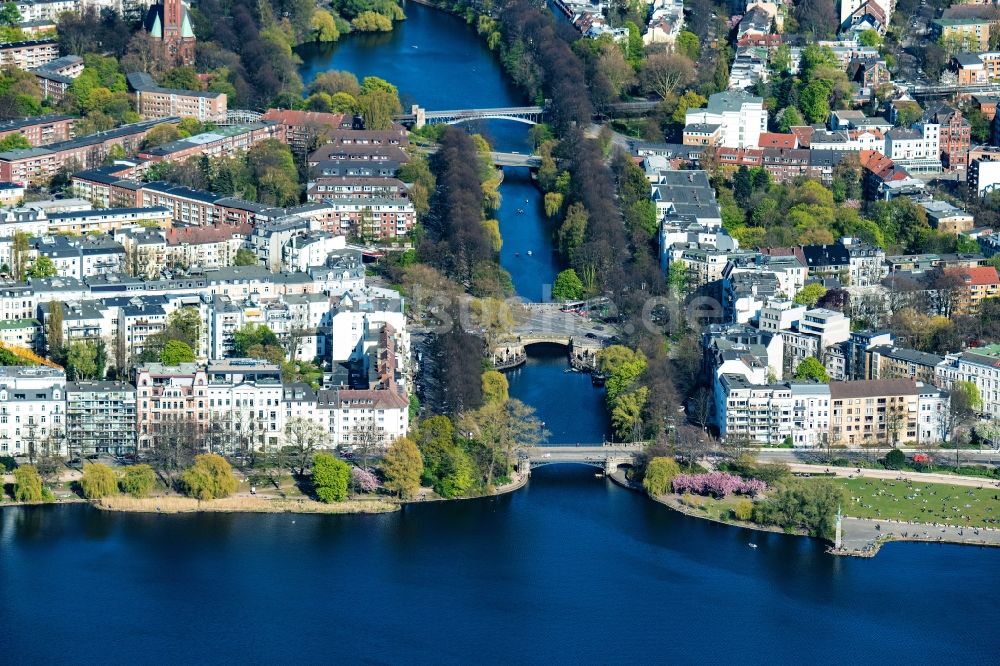 Hamburg von oben - Kanalverlauf und Uferbereiche der Wasserstraße Mundsburger Kanal im Ortsteil Mundsburg in Hamburg, Deutschland