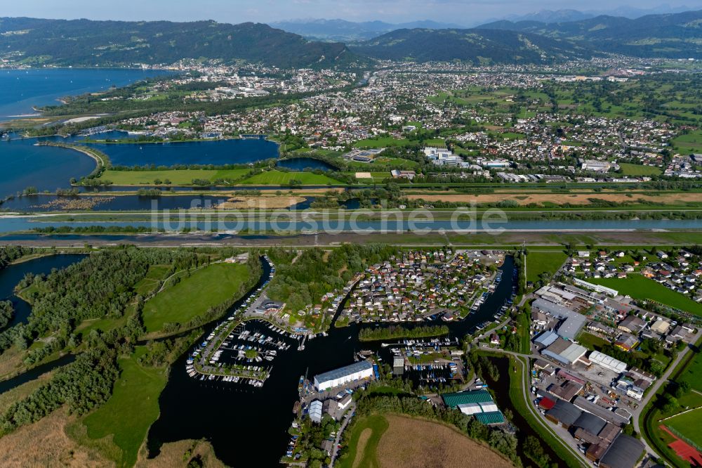 Luftbild Hard - Kanalverlauf und Uferbereiche der Wasserstraße des Rhein in Hard in Vorarlberg, Österreich