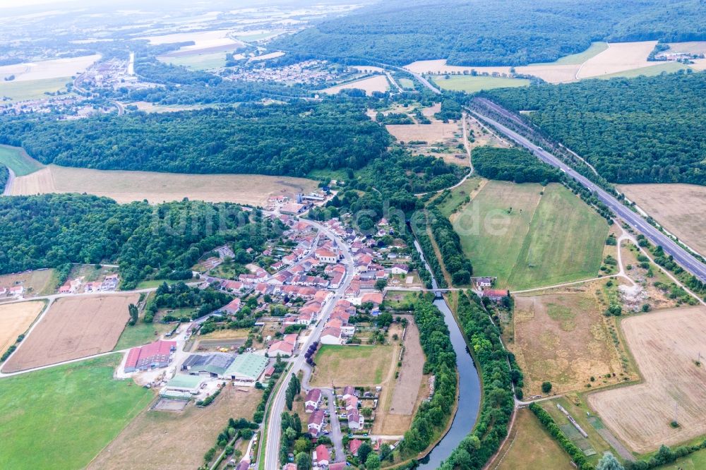 Lay-Saint-Remy aus der Vogelperspektive: Kanalverlauf unterirdisch und Uferbereiche der Wasserstraße der Binnenschiffahrt Canal Rhin au Marne in Lay-Saint-Remy in Grand Est, Frankreich