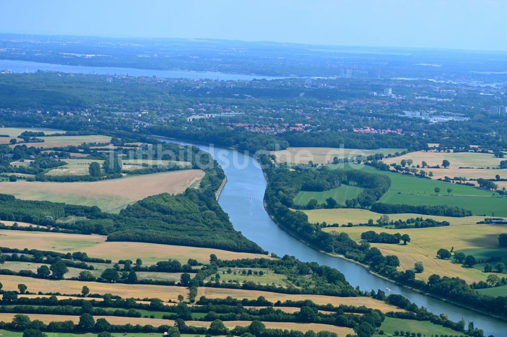 Luftaufnahme Neuwittenbek - Kanalverlauf der Wasserstraße der Binnenschiffahrt Nord-Ostsee-Kanal in Neuwittenbek im Bundesland Schleswig-Holstein, Deutschland