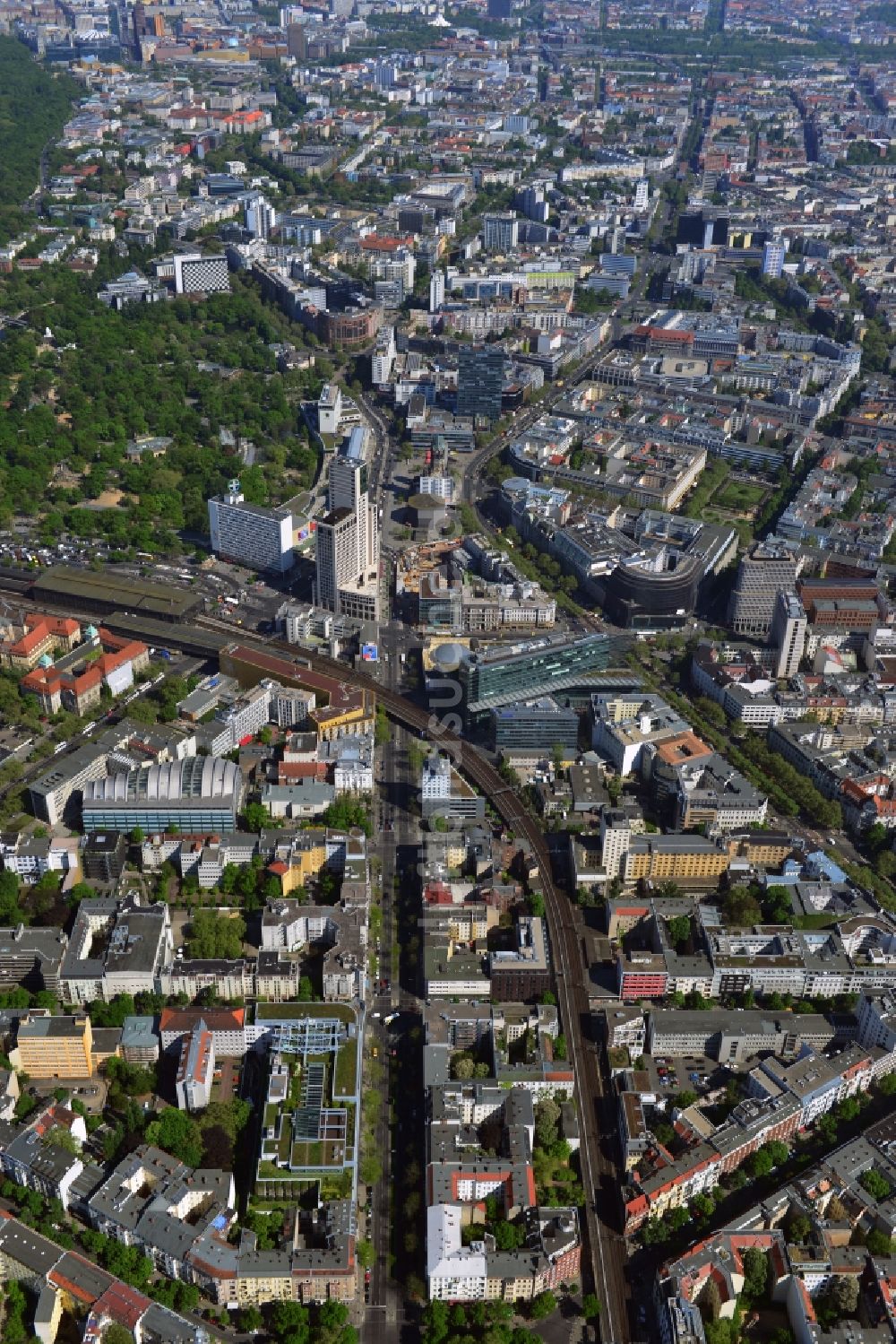 Luftaufnahme Berlin - Kantstraße und Breitscheidplatz in der City-West im Stadtteil Charlottenburg von Berlin