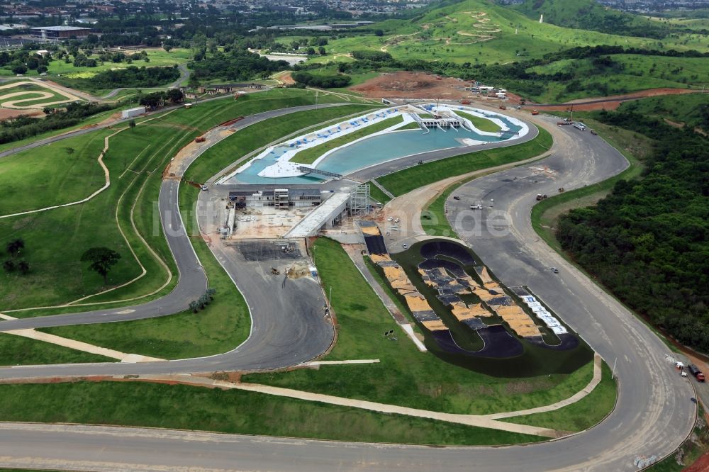 Rio de Janeiro von oben - Kanu- Rennstrecke am Olympiapark vor den Sommerspielen der Spiele der XXXI. Olympiade in Rio de Janeiro in Rio de Janeiro, Brasilien