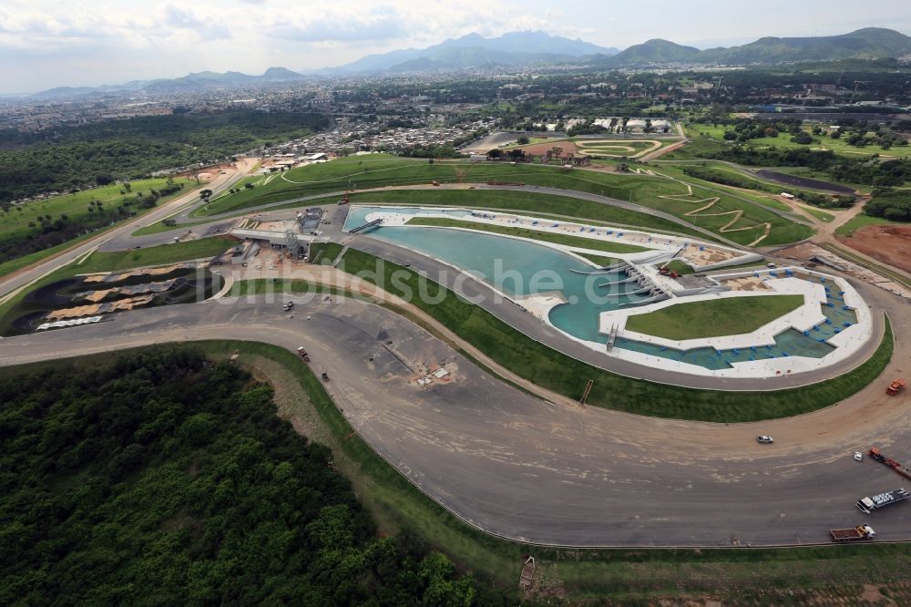 Luftaufnahme Rio de Janeiro - Kanu- Rennstrecke am Olympiapark vor den Sommerspielen der Spiele der XXXI. Olympiade in Rio de Janeiro in Rio de Janeiro, Brasilien