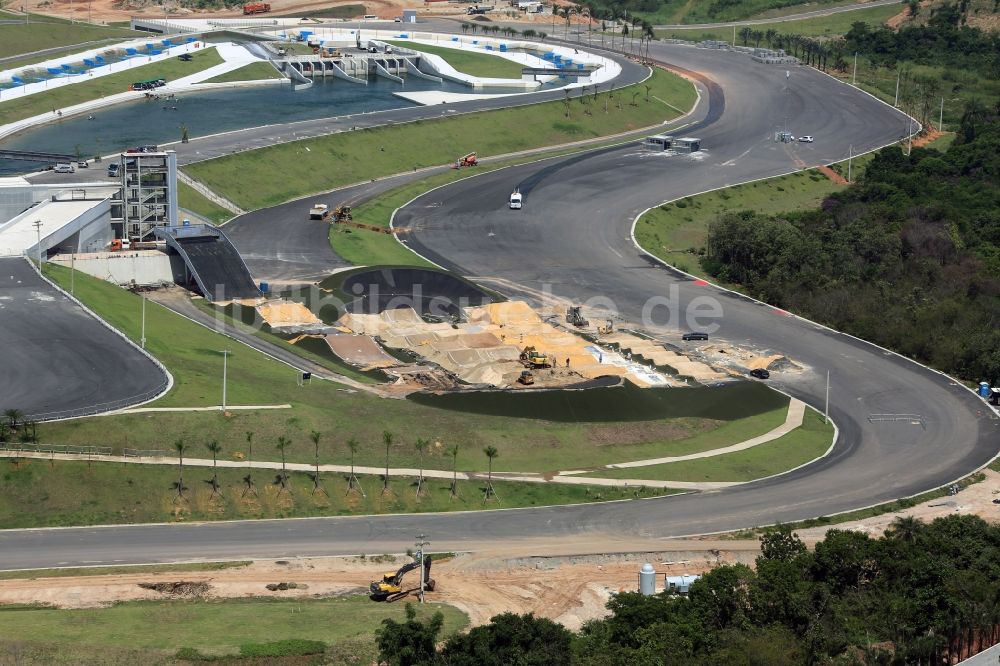 Luftaufnahme Rio de Janeiro - Kanu- Rennstrecke am Olympiapark vor den Sommerspielen der Spiele der XXXI. Olympiade in Rio de Janeiro in Rio de Janeiro, Brasilien