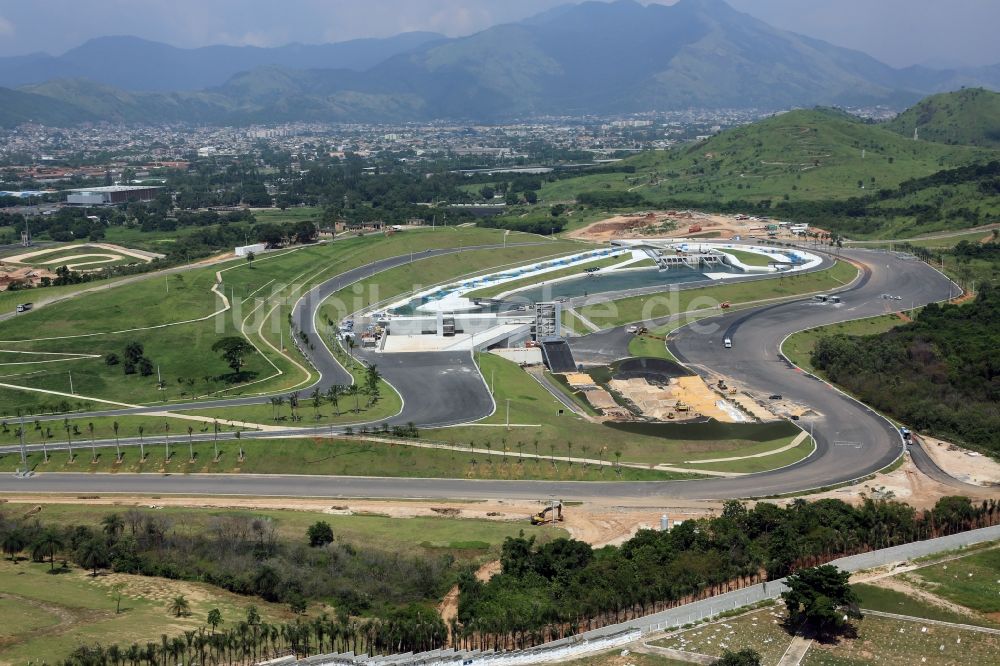 Rio de Janeiro von oben - Kanu- Rennstrecke am Olympiapark vor den Sommerspielen der Spiele der XXXI. Olympiade in Rio de Janeiro in Rio de Janeiro, Brasilien