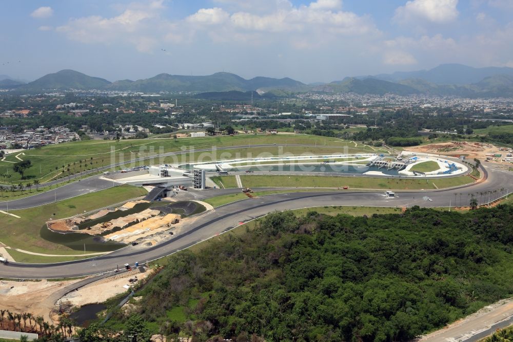 Luftbild Rio de Janeiro - Kanu- Rennstrecke am Olympiapark vor den Sommerspielen der Spiele der XXXI. Olympiade in Rio de Janeiro in Rio de Janeiro, Brasilien