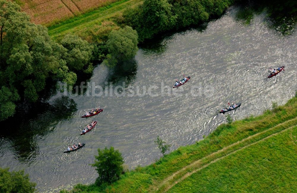 Marburg aus der Vogelperspektive: Kanus auf dem Fluss Lahn in Marburg im Bundesland Hessen