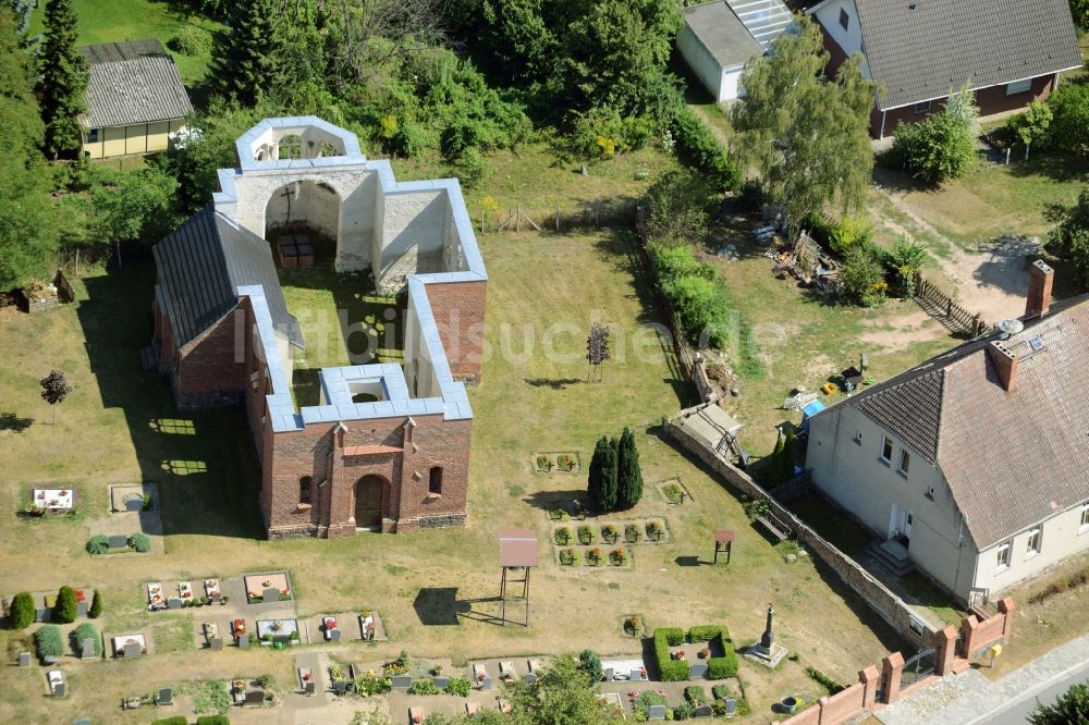 Luftaufnahme Schönfließ - Kapelle auf dem Gelände des Friedhofes in Schönfließ im Bundesland Brandenburg