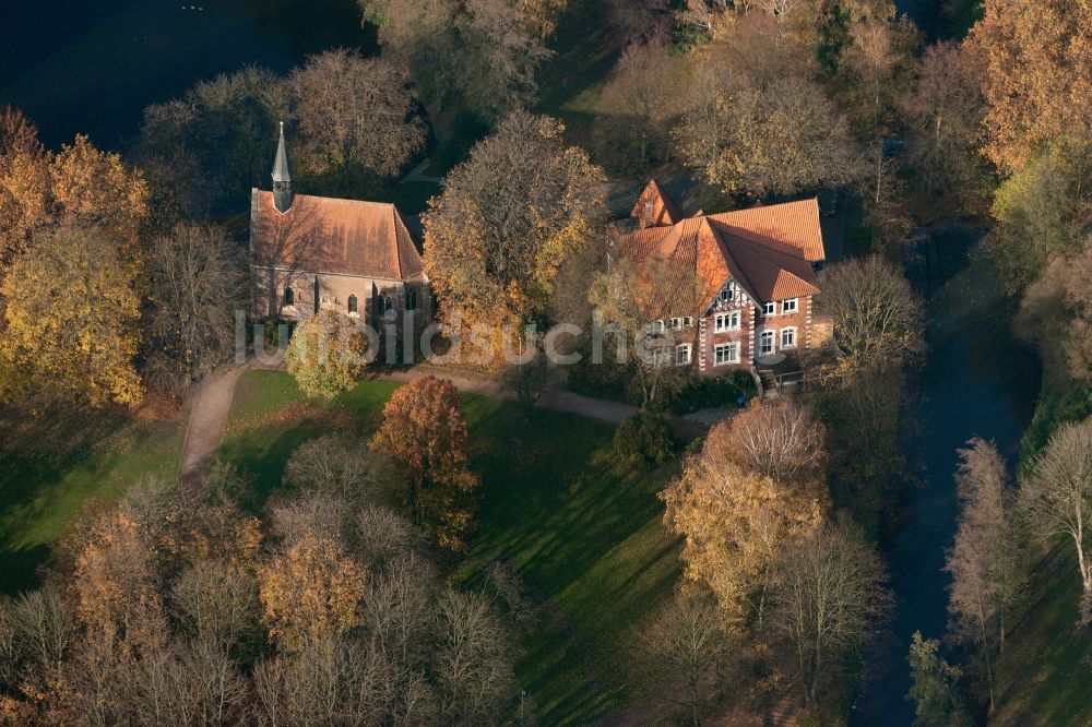 Luftbild Herne OT Baukau - Kapelle des Schlosses Strünkede im Ortsteil Baukau in Herne im Bundesland Nordrhein-Westfalen