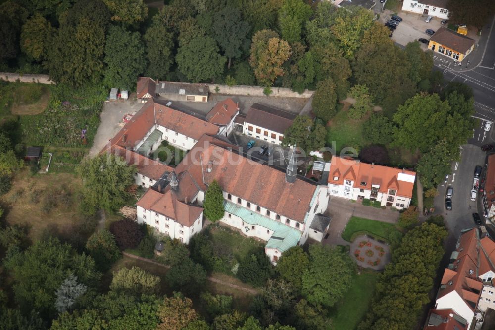 Luftaufnahme Aschaffenburg - Kapuzinerkirche und Kloster St. Elisabeth - bis 2010 eine Niederlassung und Konvent des Kapuzinerordens in Aschaffenburg im Bundesland Bayern