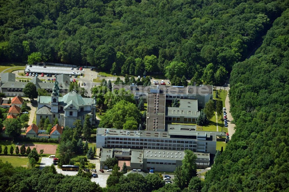 Luftaufnahme Warschau - Kardinal-Stefan-Wyszynski-Universität am Dewajtisin in Warschau in der Woiwodschaft Masowien in Polen