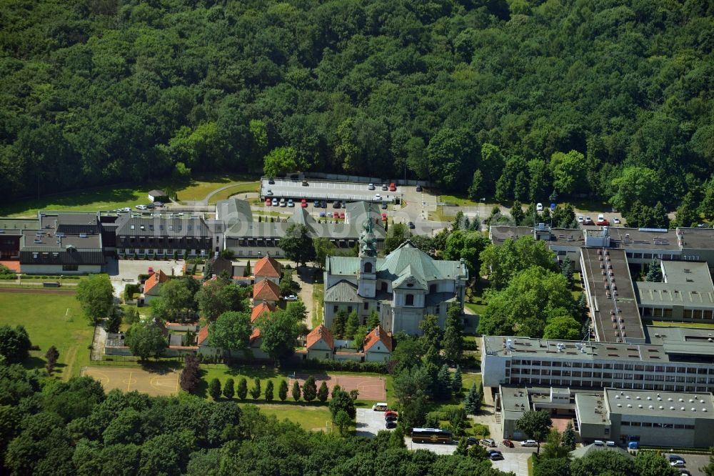 Warschau von oben - Kardinal-Stefan-Wyszynski-Universität am Dewajtisin in Warschau in der Woiwodschaft Masowien in Polen