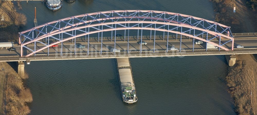 Duisburg aus der Vogelperspektive: Karl-Lehr-Brücke über die Ruhr in Duisburg im Bundesland Nordrhein-Westfalen