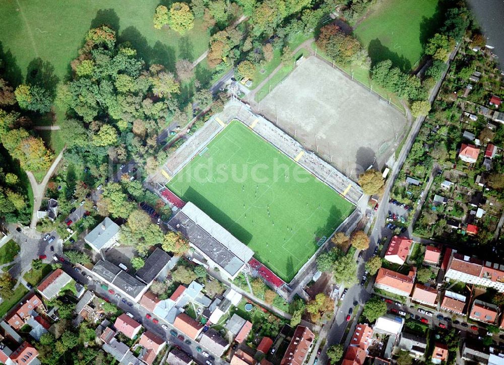 Luftaufnahme Potsdam - Babelsberg - Karl - Liebknecht-Stadion an der Karl - Liebknecht-Straße in Potsdam - Babelsberg.