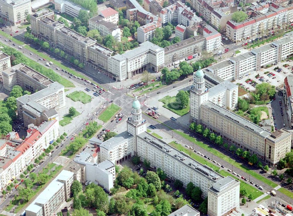 Luftaufnahme Berlin - Friedrichshain - Karl-Marx-Allee in Berlin - Friedrichshain.