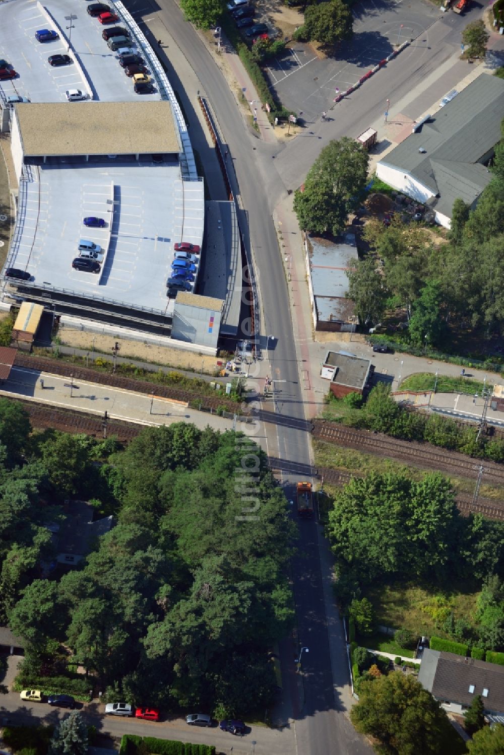 Luftbild Blankenfelde - Karl-Marx-Straße an der Bahnstrecke Dresdner Bahn zum S- Bahnhof Blankenfelde im Bundesland Brandenburg